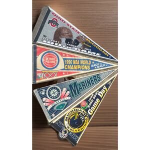 Lot Of VINTAGE PENNANTS Michigan, Ohio State, Detroit Pistons & Seattle Mariners